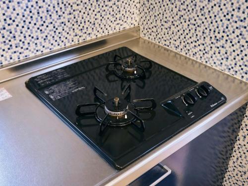 a stove top with a burner on top of it at Kokoyui Guest House Shingu - Vacation STAY 03207v in Shingu