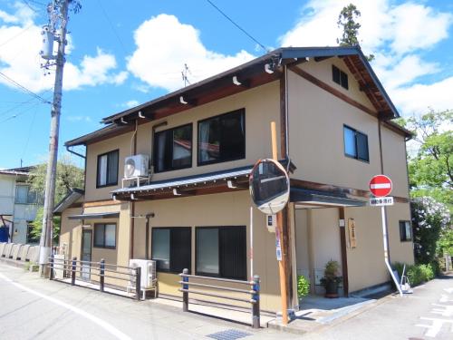 a building with a mirror on the side of it at SORAMACHI - Vacation STAY 14338 in Takayama