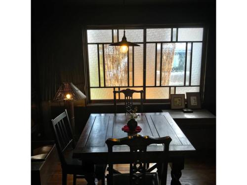 a dining room table with two chairs and a window at Ukishimakan Bettei Guest House - Vacation STAY 14350 in Shimo-rokka