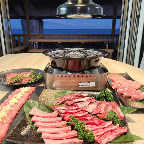 a table with meats and a grill on a table at Fluctus - Vacation STAY 16974v in Hitachi