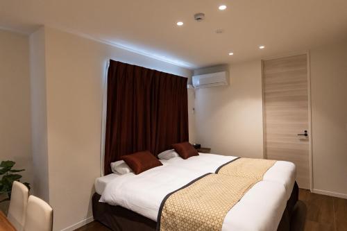a bedroom with a large bed and a window at Onyado Nishi-Shichijo - Vacation STAY 07049v in Kyoto