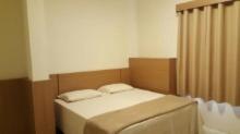 ein kleines Zimmer mit einem Bett in einer Box in der Unterkunft Hotel Real in Montes Claros