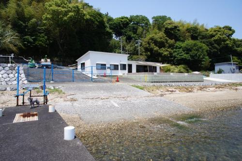 a parking lot with a building in the background at Shell Beach Hamanako - Vacation STAY 14730 in Hamamatsu