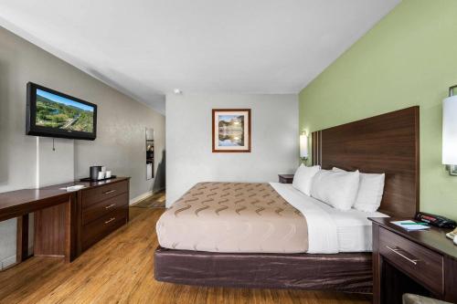 Postel nebo postele na pokoji v ubytování Quality Inn Durango
