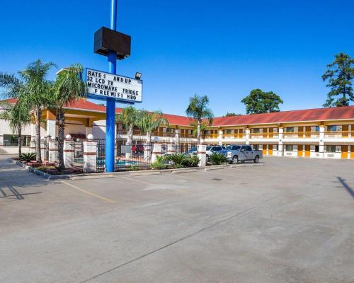 a hotel parking lot in front of a building at Rodeway Inn & Suites in Humble