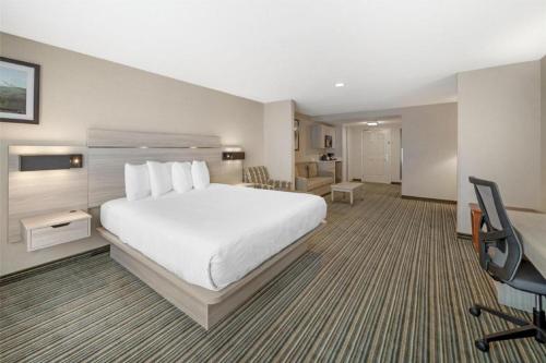 a hotel room with a bed and a desk at Best Western Plus Twin View Inn and Suites in Redding