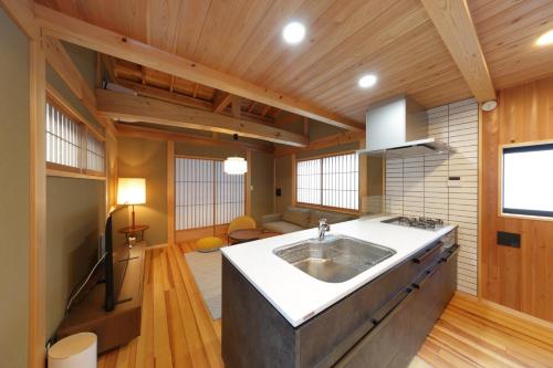 a kitchen with a sink in a room at Jakkoan - Vacation STAY 76612v in Kamakura