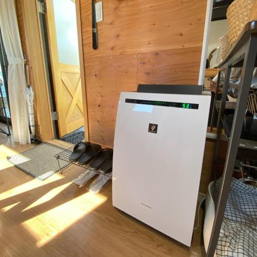 a refrigerator sitting on the floor in a room at Ｒ．Ｇａｒｄｅｎ - Vacation STAY 82636v in Yamanakako