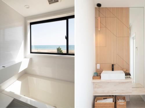 a bathroom with a view of the ocean at HV hygge setouchi - Vacation STAY 09907v in Yamaguchi