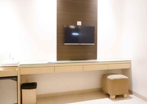 TV a/nebo společenská místnost v ubytování Hotel Wisata Niaga