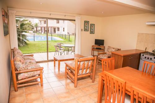 a kitchen and living room with a table and chairs at Cabañas Las Añañucas IV in La Serena