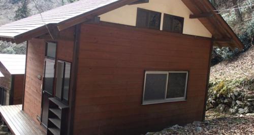 Budova, kde se kemp nachází