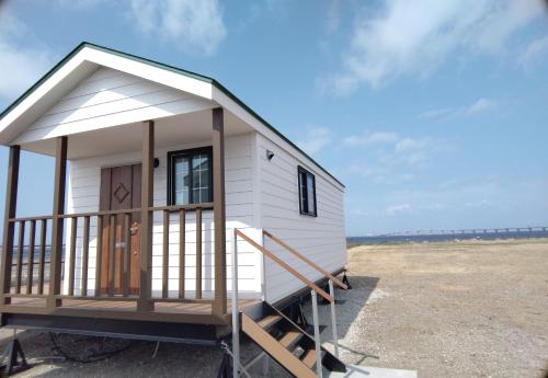 a tiny house on the beach at Kisarazu CAMP ORGANIC FIELD in Mitate- Vacation STAY 42113v in Sakadoichiba