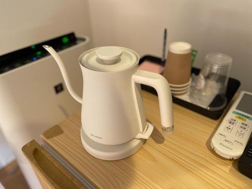 a white electric kettle sitting on a wooden table at the terrace sumoto - Vacation STAY 24588v in Sumoto