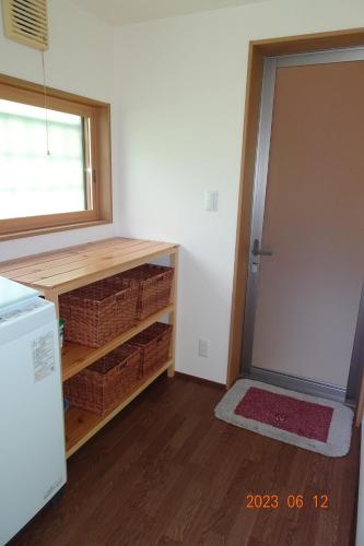 a laundry room with a door and a window at Kominka Resort Nijuyondai - Vacation STAY 24402v in Nanyo
