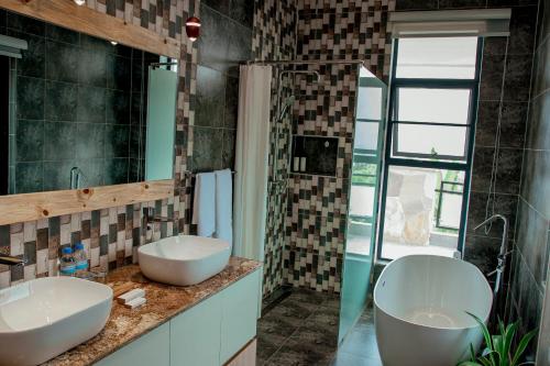 Bilik mandi di RUBONA HILL Lodge