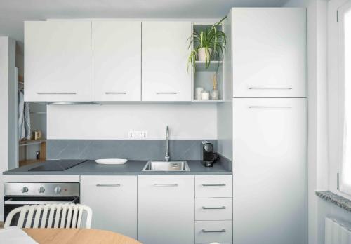 Kuchyň nebo kuchyňský kout v ubytování La Croce Apartments