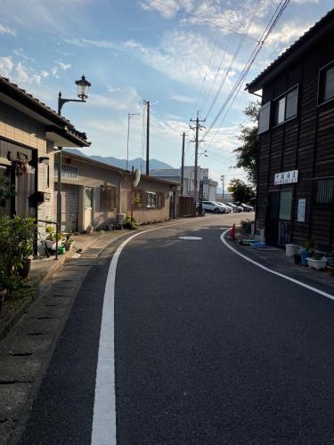 an empty street in a small town with buildings at Sakitsu House ZANN - Vacation STAY 55708v in Amakusa