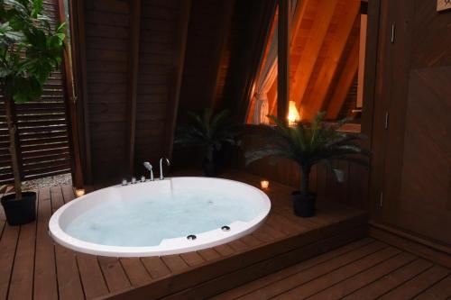 a bath tub sitting on a deck with lights at Angler's Base SHIMOKITAYAMA Fishing Lodge - Vacation STAY 73805v in Kami-ikehara