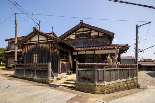 an old wooden house with a fence in front of it at MAGONI - Vacation STAY 66651v in Kaga