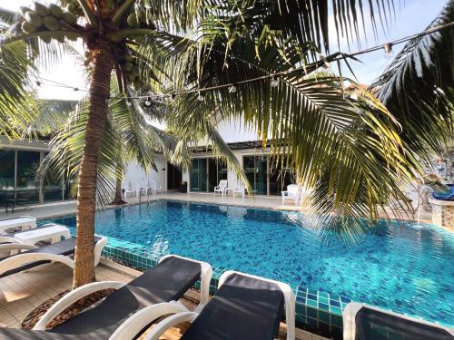 Πισίνα στο ή κοντά στο The Snug Airportel - Phuket Airport