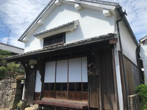 Budova, kde se prázdninový dům nachází