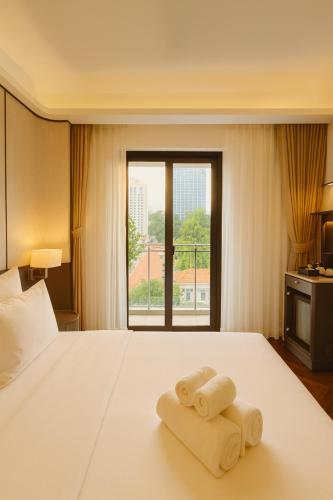 En eller flere senge i et værelse på La Passion Saigon Hotel