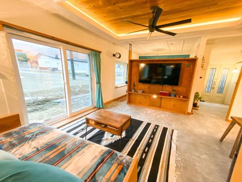 a bedroom with a bed and a flat screen tv at Kojohama base - Vacation STAY 89929v in Shikyū
