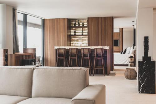 a living room with a couch and a kitchen at OKU Ibiza in San Antonio