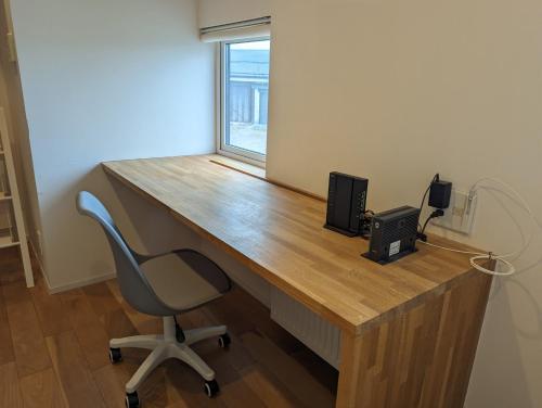 an office with a desk with a chair and a window at One House Naganuma MAOI - Vacation STAY 09878v in Naganuma