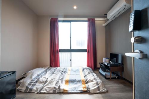 坂出市にあるRENT building - Vacation STAY 14181vのベッドと窓のある寝室