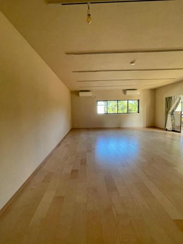 an empty room with a wooden floor and a window at Yoronto - Vacation STAY 18850v in Yoron