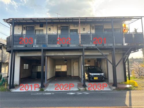 a building with a car parked in front of it at Shirakkan - Vacation STAY 16295 in Hamura