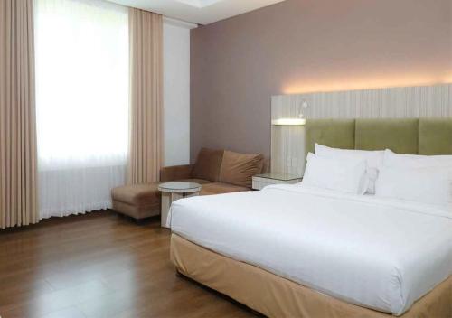 Postel nebo postele na pokoji v ubytování Hotel Wisata Niaga