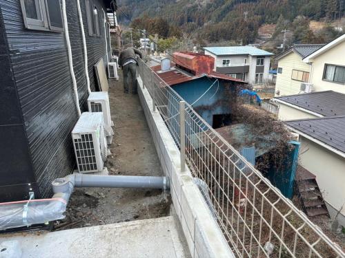 an elephant standing on the side of a house at Tokurajyo - Vacation STAY 15842 in Akiruno