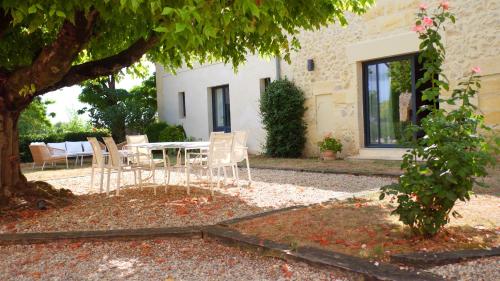 Κήπος έξω από το Domaine St Gilles - Maison entièrement climatisée, proche activités aquatiques et équestres