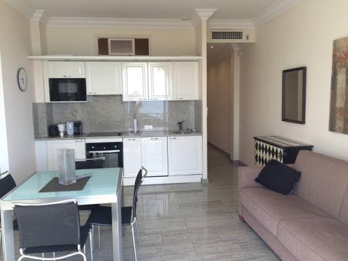 Cannes La Croisette - Studio face mer avec chambre cabine et balcon