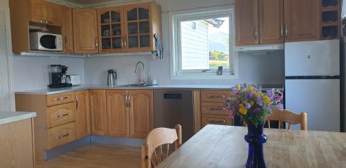 Kuchyň nebo kuchyňský kout v ubytování Traditional farm house located close to fjord