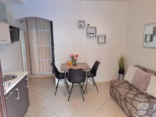 Studio Apartments Pinia-Marina