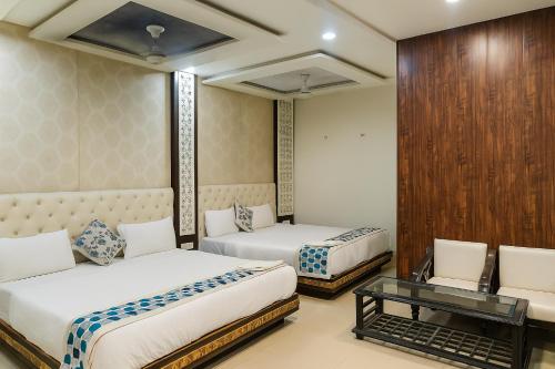 Katil atau katil-katil dalam bilik di Hotel Riya Palace - Idgah Railway Station Agra