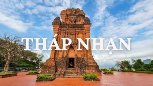 a monument in front of the sign that sayshungkin at HAKU Boutique Hotel Tuy Hoà - APEC Mandala in Tuy Hoa