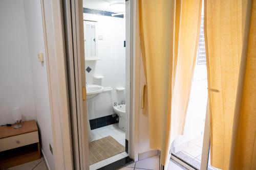 a bathroom with a toilet and a shower curtain at Appartamento G&G in Palmi