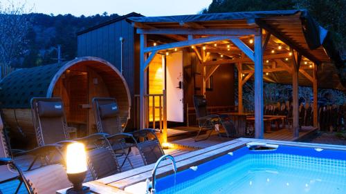 Bazén v ubytování CampBaseKadojin - Vacation STAY 33535v nebo v jeho okolí