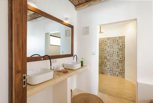 Zanbluu Beach Hotelにあるバスルーム