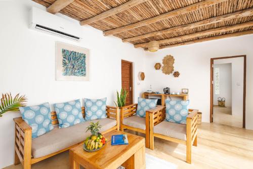 Zanbluu Beach Hotelにあるシーティングエリア