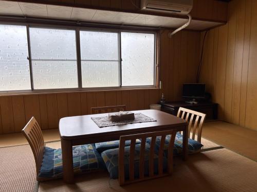 a dining room with a table and chairs and a window at Yoshino Nagaya - Vacation STAY 16227 in Kami-ichi
