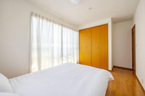 a bedroom with a white bed and a window at Itoshima - House - Vacation STAY 16267 in Itoshima