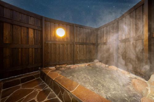 an empty room with a jacuzziificialificialificialificialificialificialificial at Yufu no Yu Raku - Vacation STAY 18768v in Yufuin