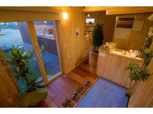 una vista aérea del interior de una casa con plantas en Phottage inn Biei - Vacation STAY 20948v, en Biei