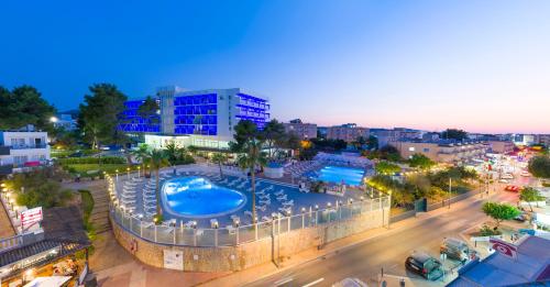 an overhead view of a city with a swimming pool at Apartamentos Vibra Riviera in San Antonio Bay